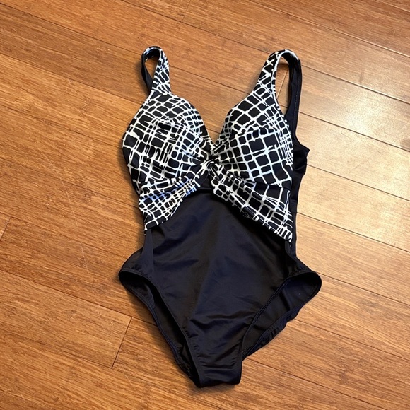 Miraclesuit Elegant Black and White Swimwear - size 12 - underwire - Picture 1 of 7